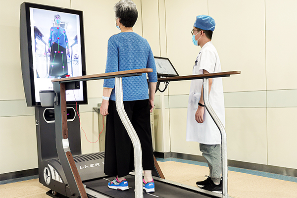 数字化步态分析与训练系统2.jpg